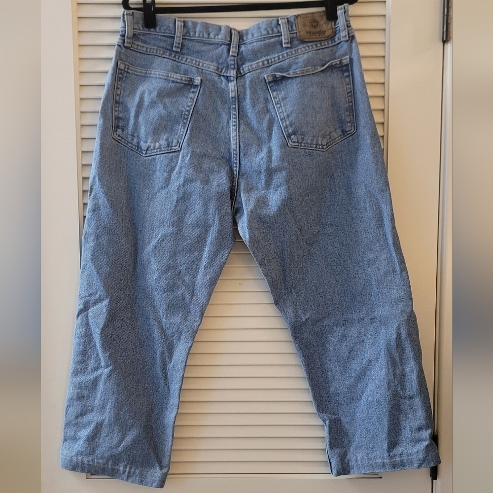 Wrangler - Men's 100% Cotton Light Blue Denim Relaxed Fit Jeans - Picture 3 of 3